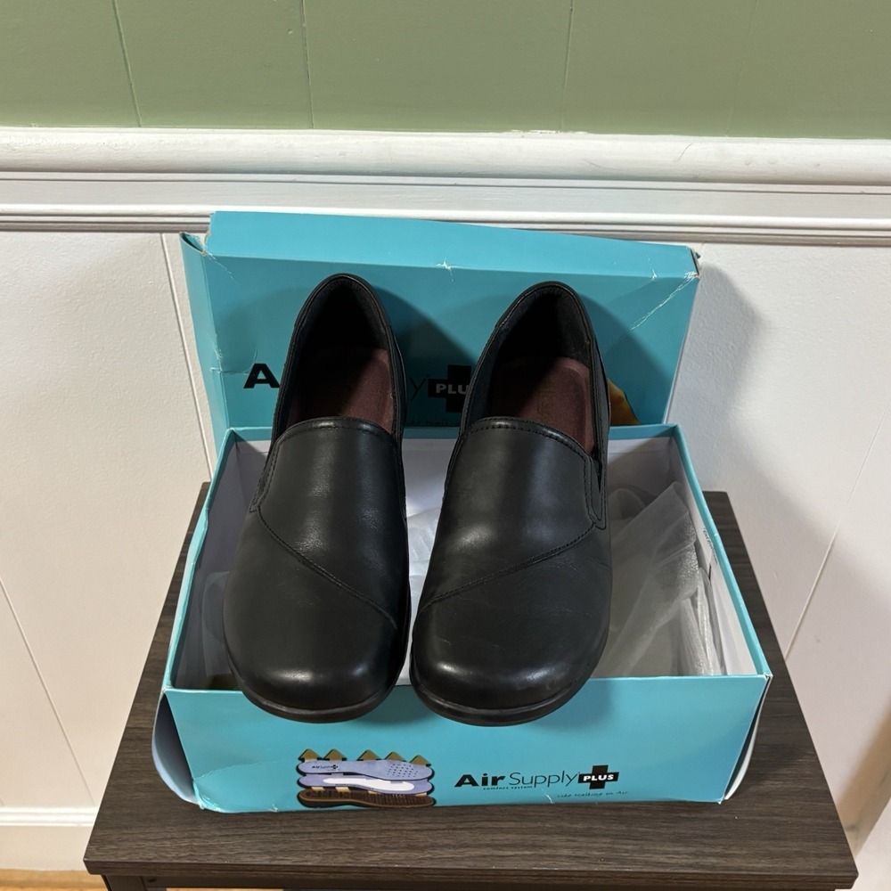 Air Supply Plus Women s Black Leather Slip On Loafer Shoe Poppy, Size 9M
